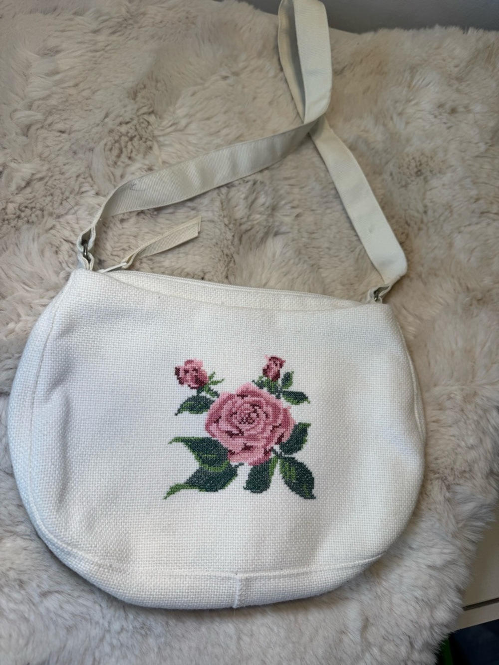 Vintage handmade Y2K White Crossbody Bag with Pink Rose Embroidery cottage core - Picture 3 of 7